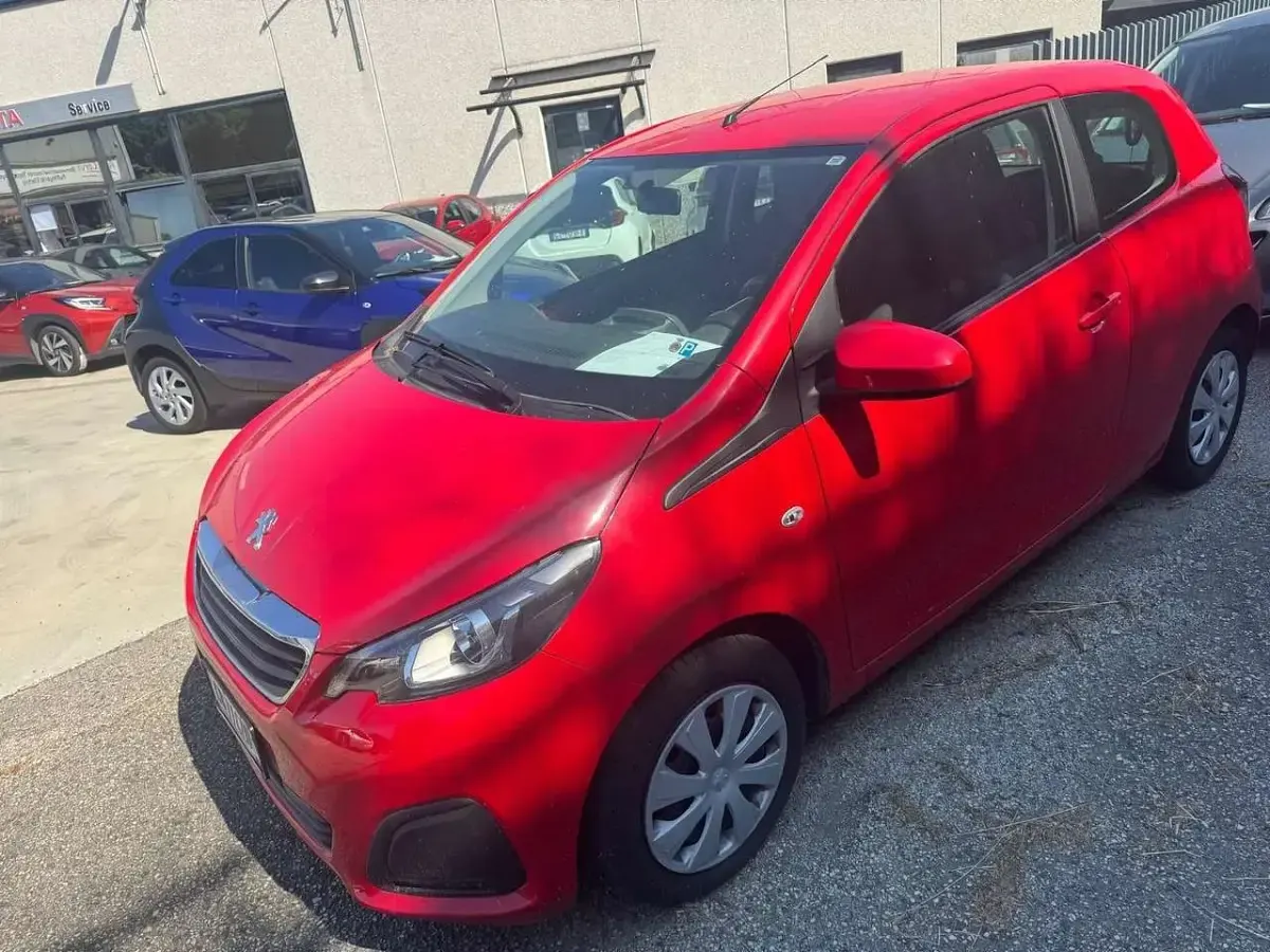 Usata Peugeot 108 Active 72 CV (52 kW) 2021 Rosso Utilitaria