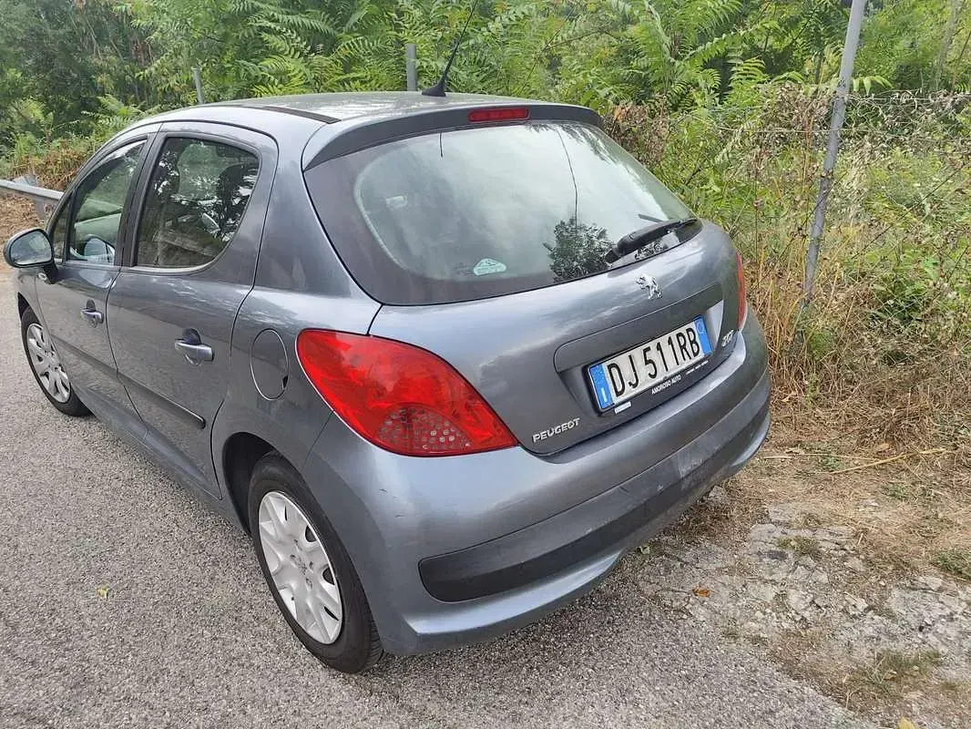 Usata Peugeot 207 69 CV (50 kW) 2007 Grigio Utilitaria