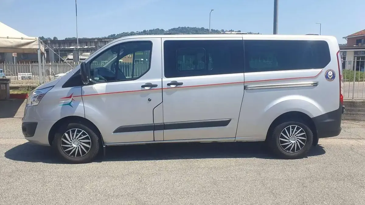 Usata Ford Transit Custom Trend 155 CV (114 kW) 2015 Argento Station wagon