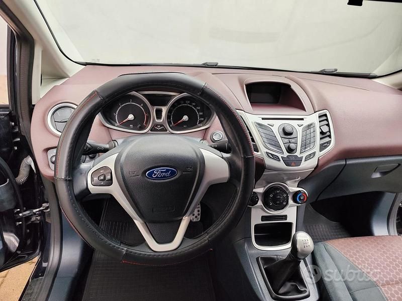 Usata Ford Fiesta Titanium 95 CV (69 kW) 2011 Nero Utilitaria