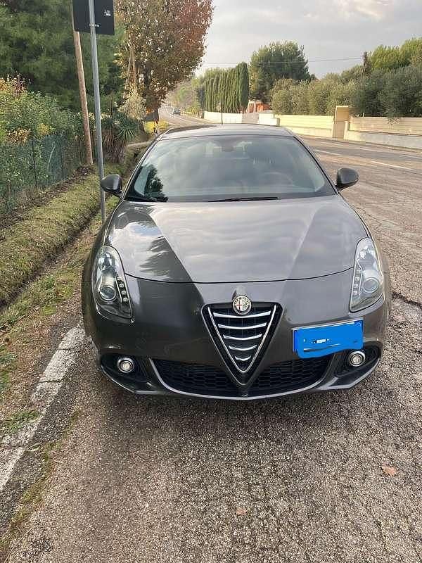 Usata Alfa Romeo Giulietta Impression 105 CV (77 kW) 2014 Argento Berlina