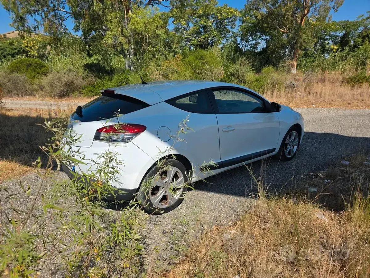 Usata Renault Mégane GT Line GT-Line 110 CV (80 kW) 2011 Bianco Coupé