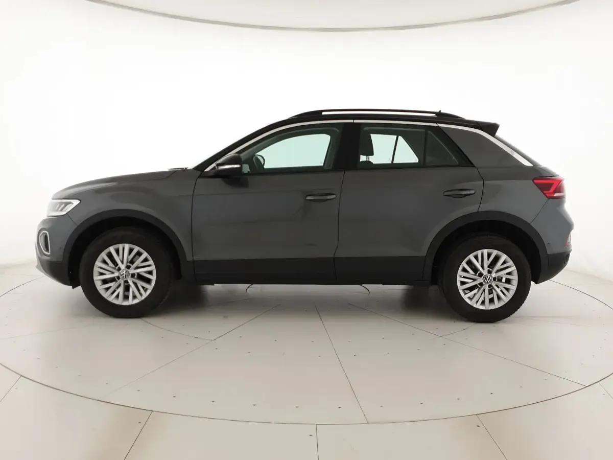 Usata VW T-Roc Life 116 CV (85 kW) 2025 Indium grey metallizzato nero SUV