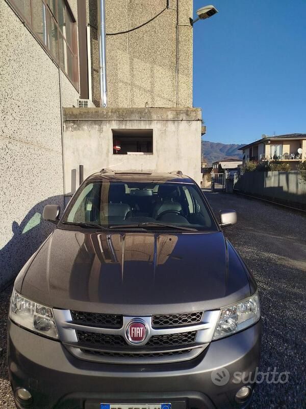 Usata Fiat Freemont 170 CV (125 kW) 2012 Grigio SUV