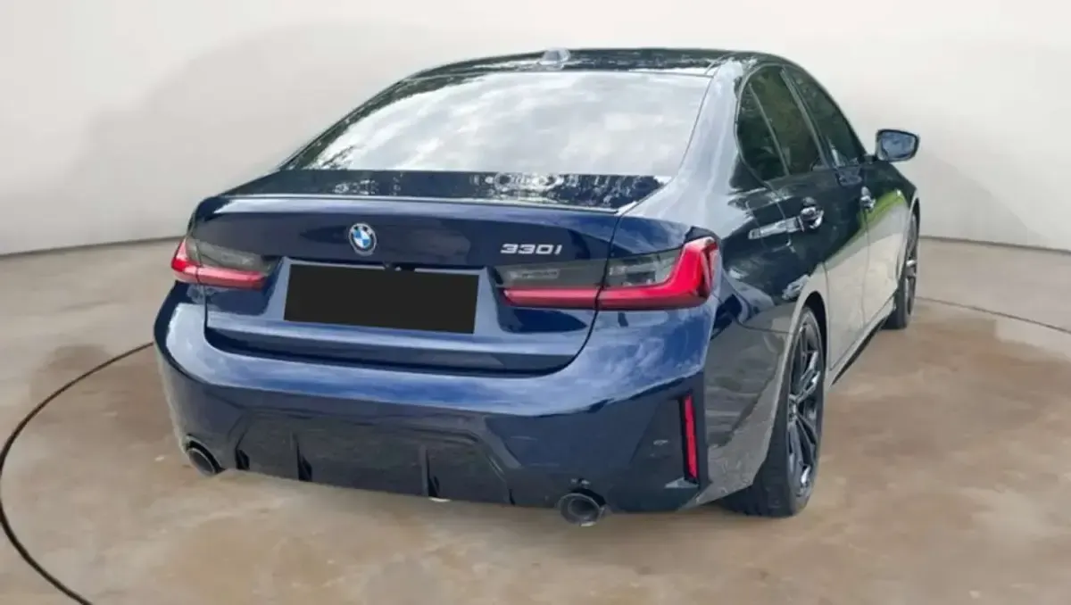 Usata BMW 330 M Sport 245 CV (180 kW) 2023 Blu/azzurro Berlina