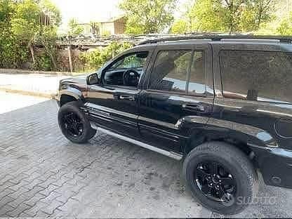 Usata Jeep Grand Cherokee Overland 258 CV (189 kW) 2002 Nero SUV