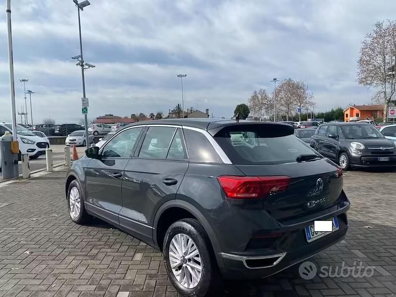 Usata VW T-Roc Style 110 CV (80 kW) 2021 Urano grey SUV