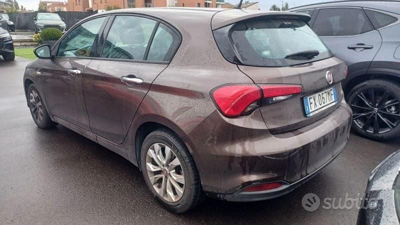 Usata Fiat Tipo Lounge 120 CV (88 kW) 2017 Marrone Berlina