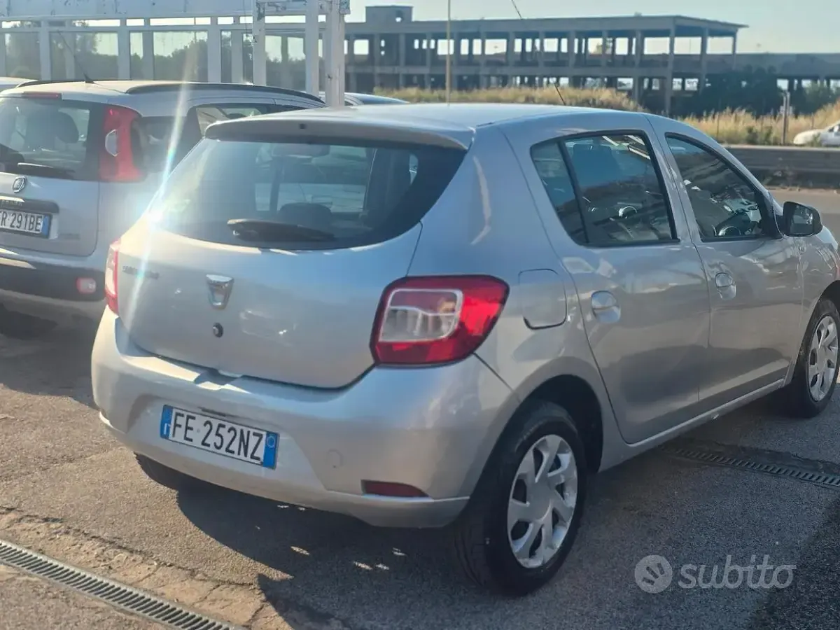 Usata Dacia Sandero Lauréate 90 CV (66 kW) 2016 Grigio Berlina