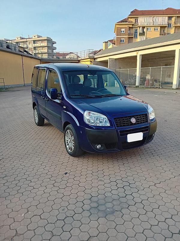 Usata Fiat Doblò 120 CV (88 kW) 2009 Blu Monovolume