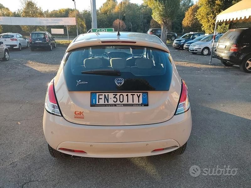 Usata Lancia Ypsilon 69 CV (50 kW) 2018 Bianco Utilitaria