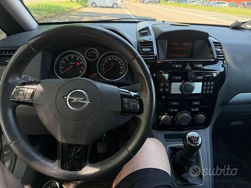 Usata Opel Zafira 150 CV (110 kW) 2014 Nero Monovolume
