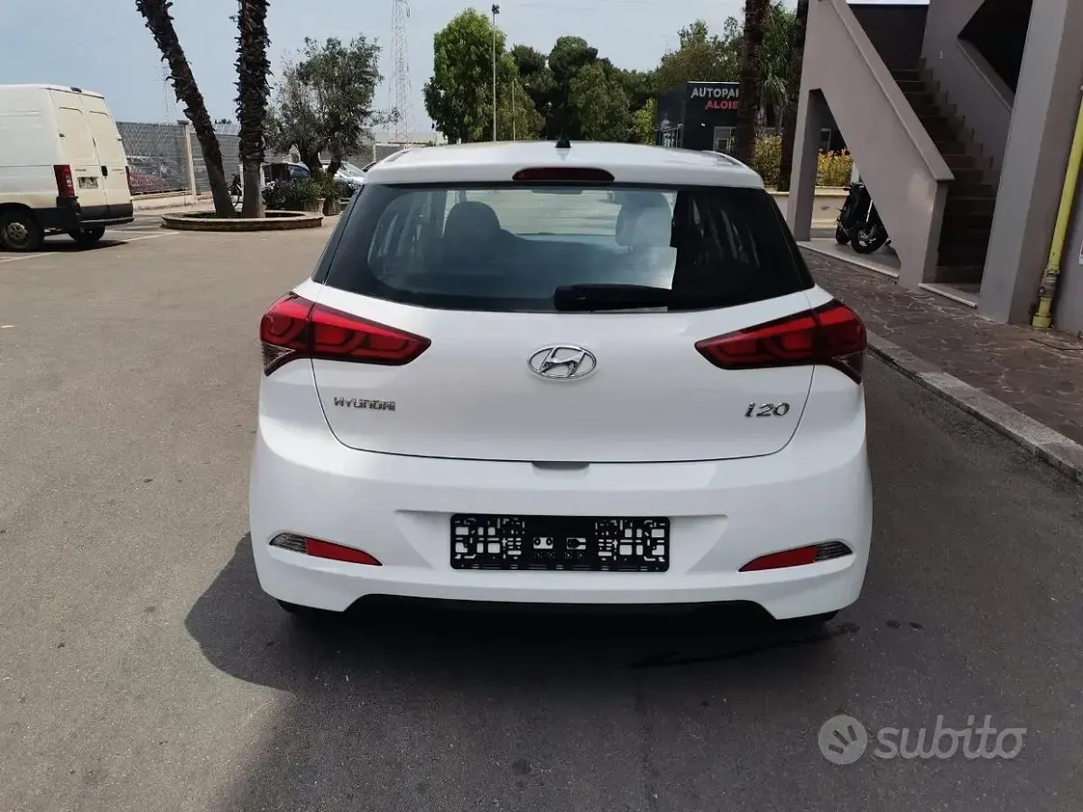 Usata Hyundai i20 Classic 84 CV (61 kW) 2015 Bianco Utilitaria