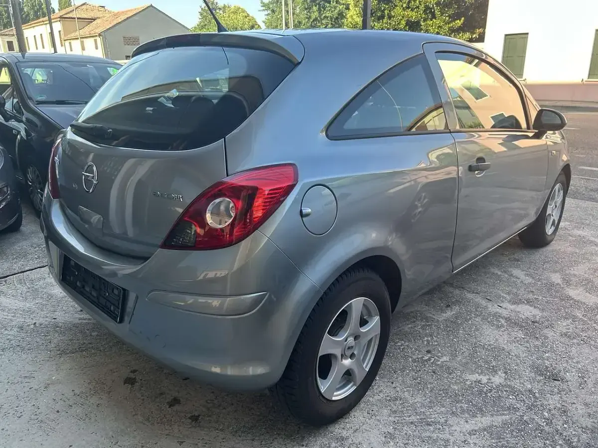 Usata Opel Corsa 69 CV (50 kW) 2011 Grigio Utilitaria