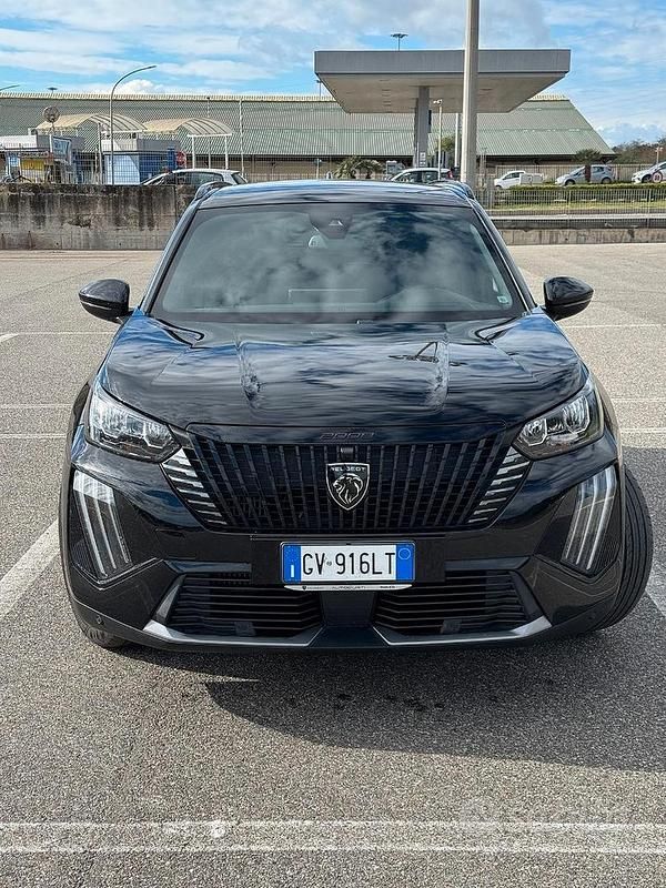 Usata Peugeot 2008 Allure 101 CV (74 kW) 2024 Nero SUV