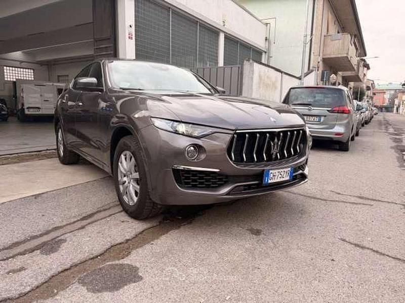 Usata Maserati Levante 330 CV (242 kW) 2022 Grigio SUV
