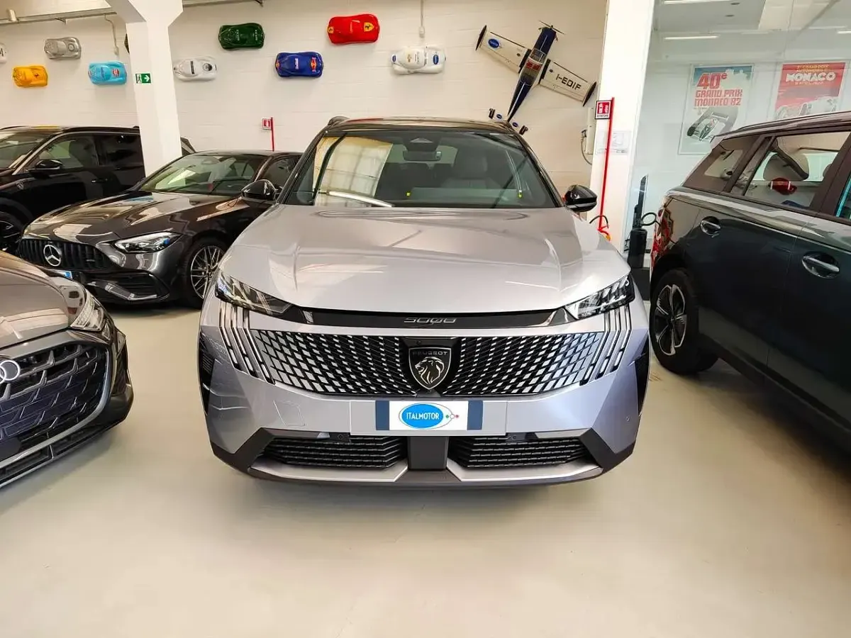 Nuova Peugeot 5008 GTi 136 CV (100 kW) 2026 Grigio artense SUV