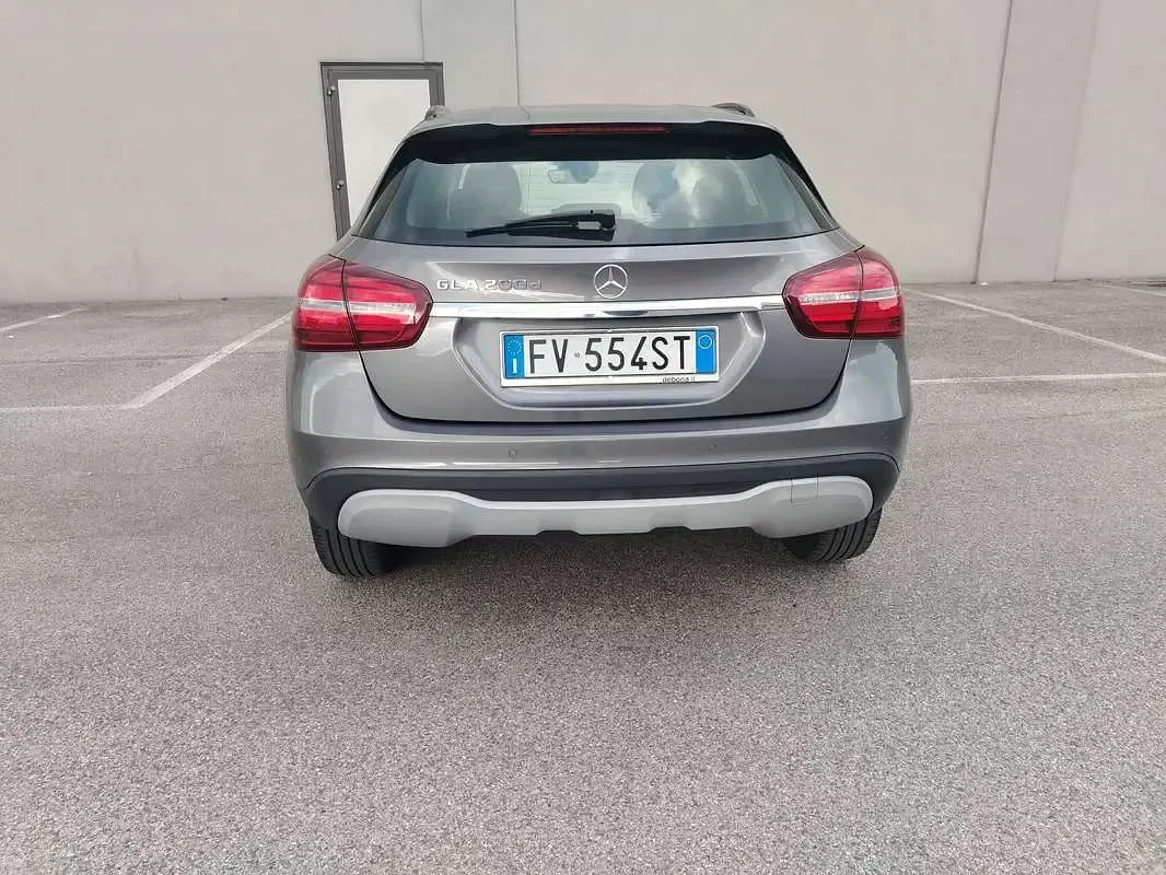 Usata Mercedes GLA200 Executive 136 CV (100 kW) 2019 Grigio SUV