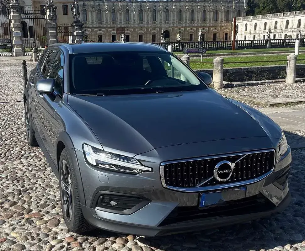 Usata Volvo V60 CC Pro 190 CV (139 kW) 2020 Station wagon