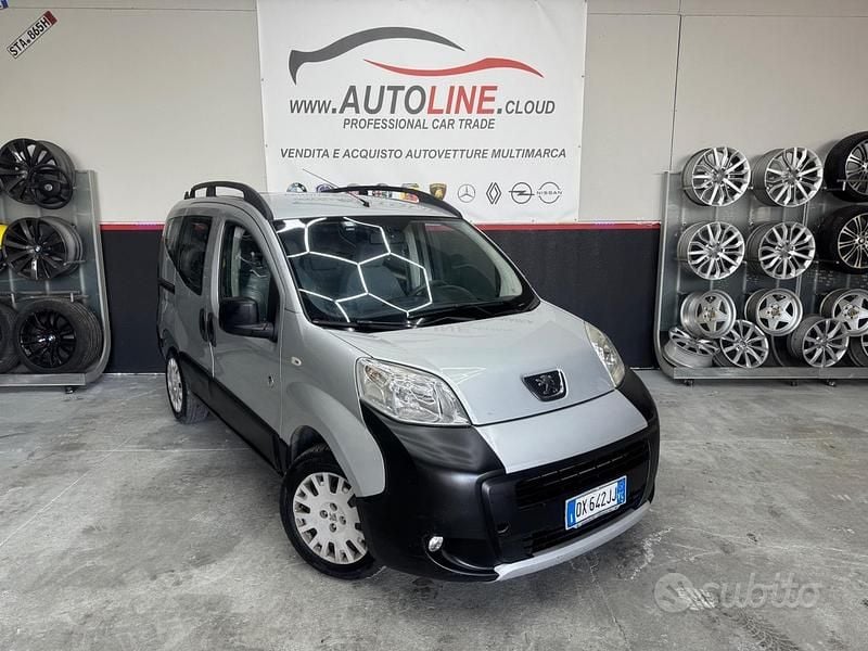Begagnad Peugeot Bipper 70 HK (51 kW) 2009 Grå Minibuss