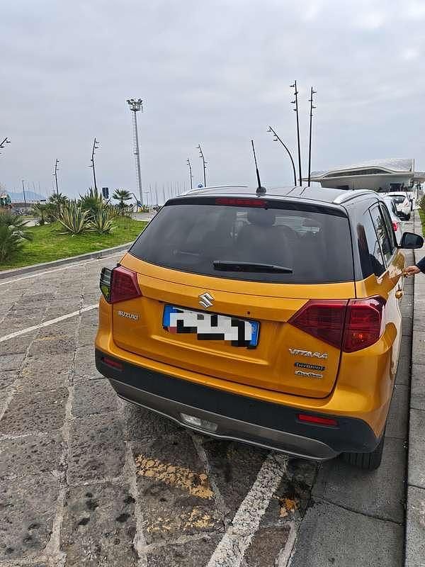 Usata Suzuki Vitara 129 CV (94 kW) 2022 Oro SUV