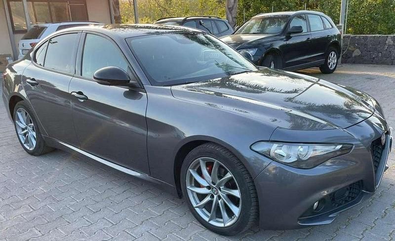 Usata Alfa Romeo Giulia 150 CV (110 kW) 2018 Grigio Berlina