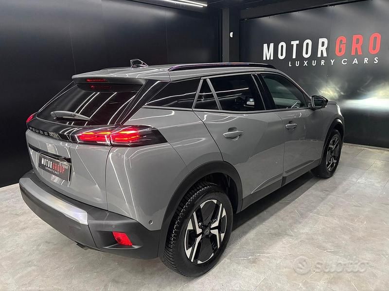 Usata Peugeot 2008 Allure 102 CV (75 kW) 2024 Grigio SUV