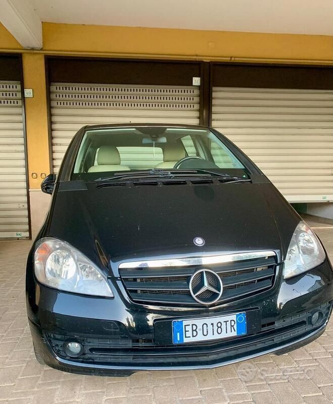 Usata 2010 Mercedes A160 Tre volumi | 4500 € - Immagine 1/4