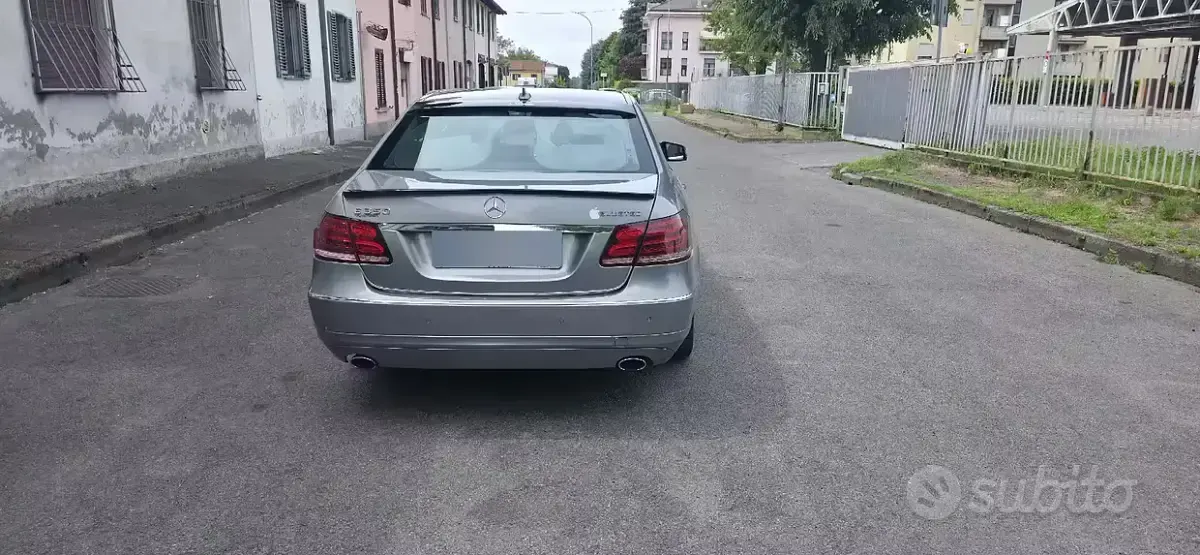 Usata Mercedes E350 211 CV (155 kW) 2011 Grigio Berlina