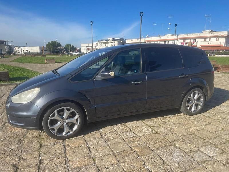 Usata Ford S-MAX Titanium 145 CV (106 kW) 2009 Grigio Monovolume
