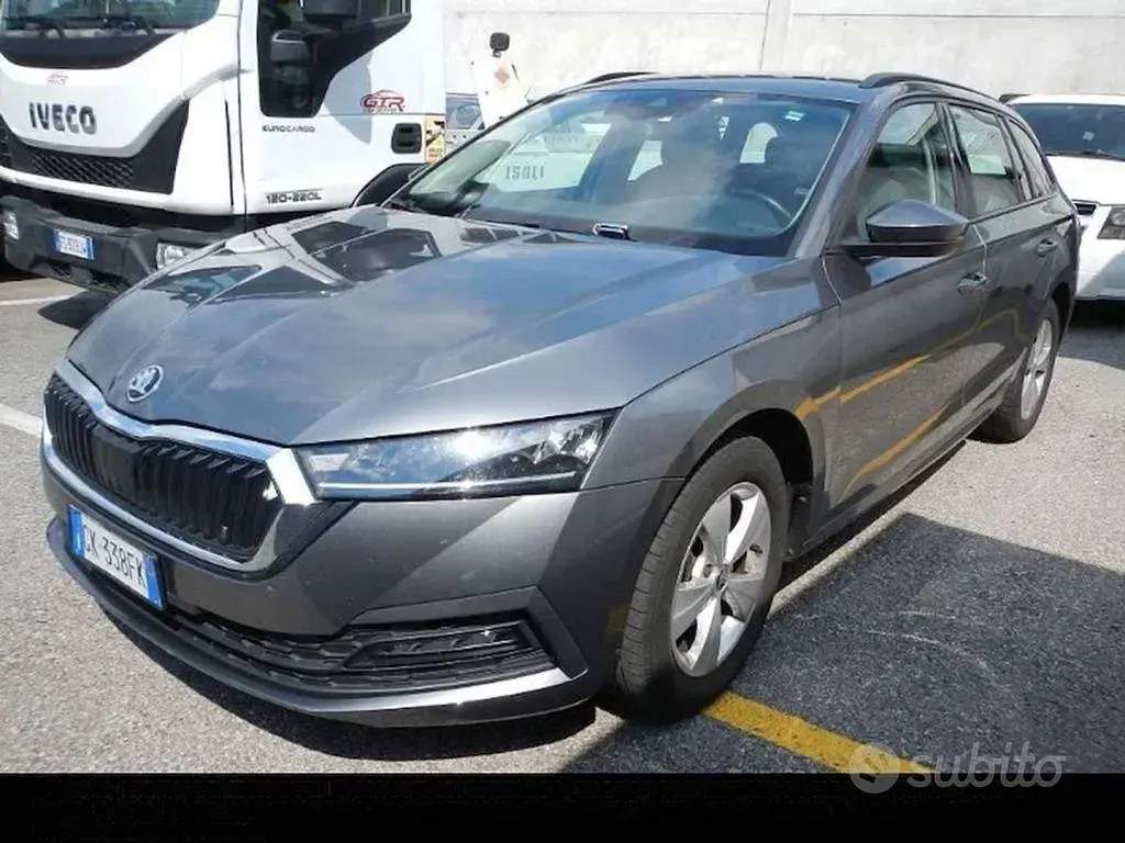 Usata Skoda Octavia Executive 116 CV (85 kW) 2022 Grigio Station wagon
