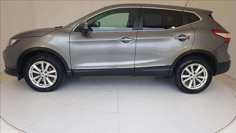 Usata Nissan Qashqai Acenta 110 CV (80 kW) 2016 Grigio metallizzato SUV