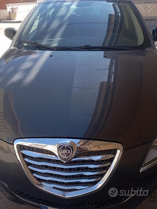 Grigio Usata 2011 Lancia Delta Due volumi | 3500 € (Buon prezzo) - Immagine 1/4