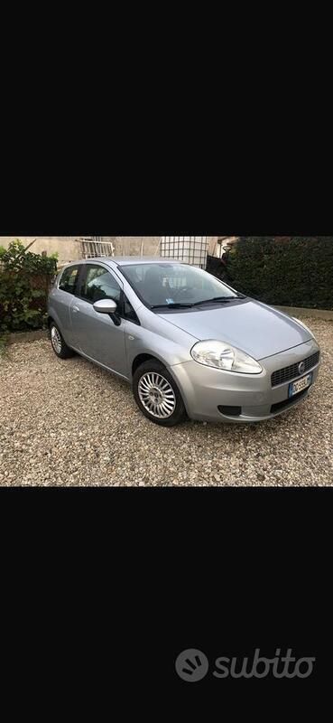 Grigio Usata 2007 Fiat Grande Punto Due volumi | 4800 € (Molto cara) - Immagine 1/4
