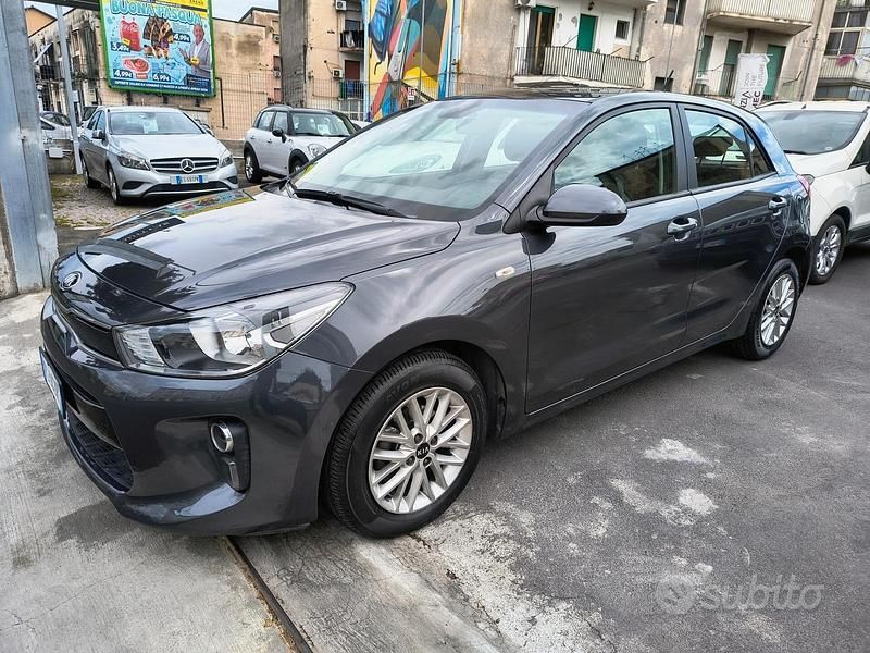 Usata Kia Rio 84 CV (61 kW) 2018 Blu Berlina