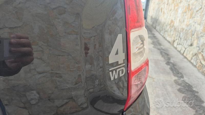 Usata Dacia Duster Lauréate 110 CV (80 kW) 2015 Nero SUV