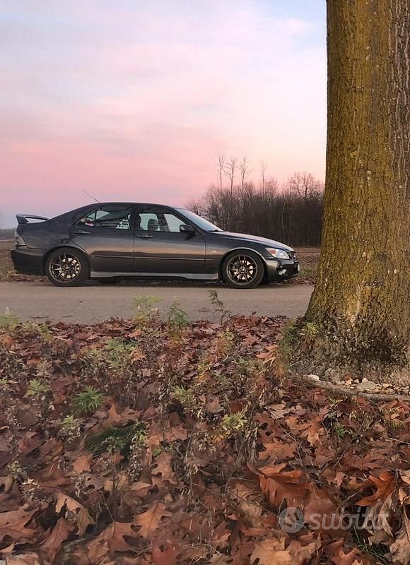 Usata Lexus IS200 155 CV (114 kW) 2001 Grigio Berlina