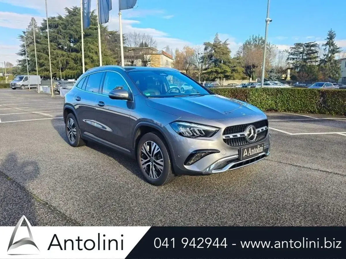 Usata Mercedes GLA200 Advanced 150 CV (110 kW) 2024 Grigio scuro SUV