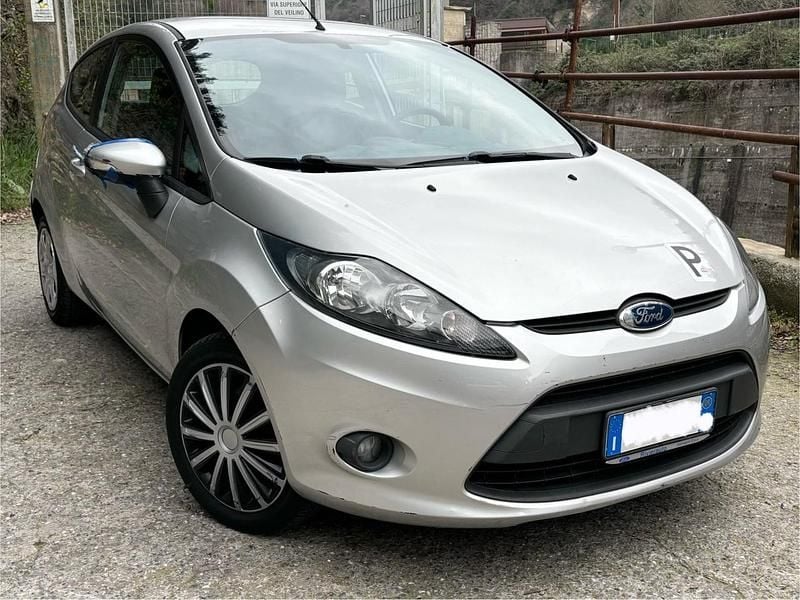 Usata Ford Fiesta 81 CV (59 kW) 2009 Argento Utilitaria