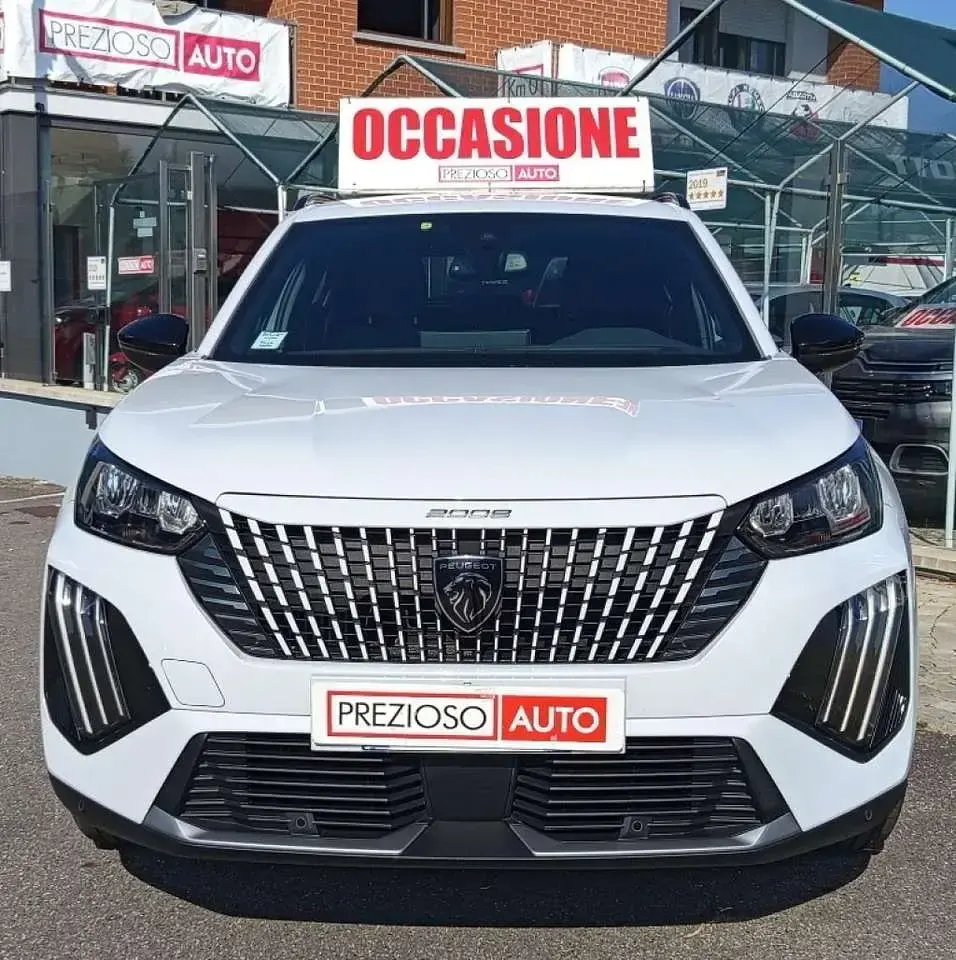 Usata Peugeot 2008 Allure 101 CV (74 kW) 2024 Bianco SUV