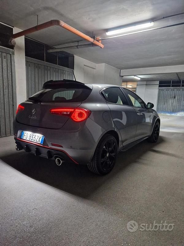 Usata Alfa Romeo Giulietta 150 CV (110 kW) 2016 Grigio Berlina