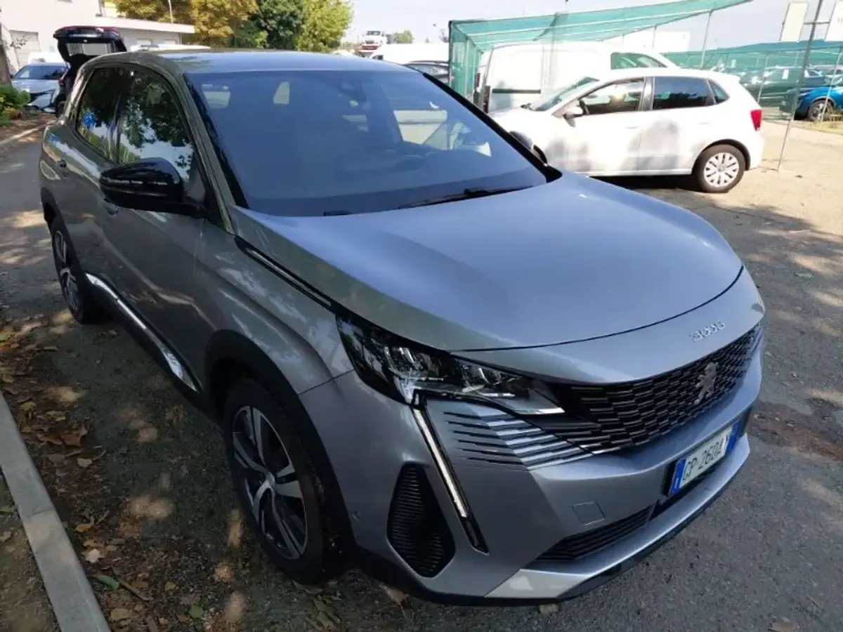 Usata Peugeot 3008 Allure 131 CV (96 kW) 2023 Grigio SUV