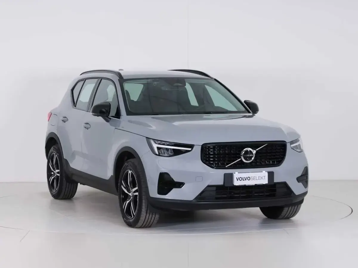 Usata Volvo XC40 Plus 163 CV (119 kW) 2024 Grigio SUV
