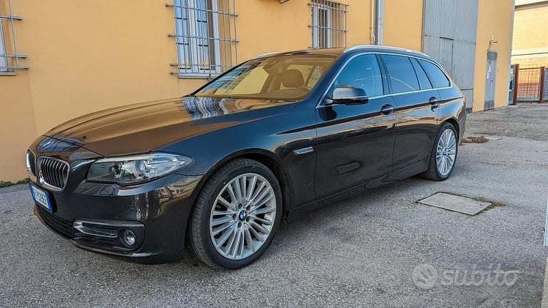 Usata BMW 520 Luxury Line 190 CV (139 kW) 2017 Grigio Station wagon