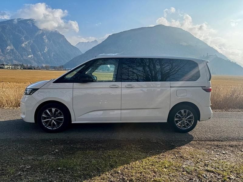 Usata VW Multivan Life 150 CV (110 kW) 2024 Bianco Furgone
