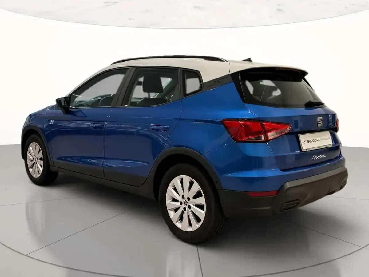 Usata Seat Arona Style 90 CV (66 kW) 2022 Blu zaffiro bianco candy SUV