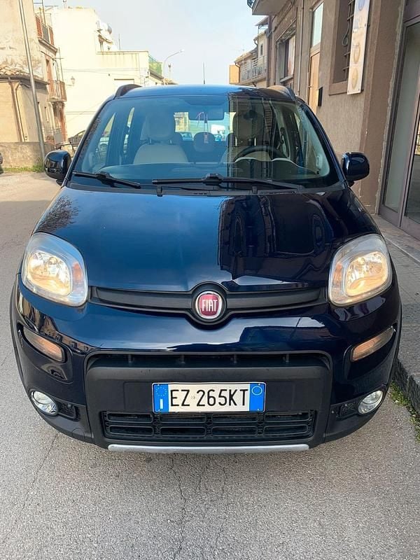 Usata Fiat Panda 4x4 S 75 CV (55 kW) 2015 Blu Utilitaria