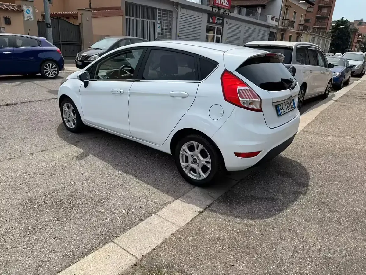 Usata Ford Fiesta 95 CV (69 kW) 2017 Bianco Utilitaria