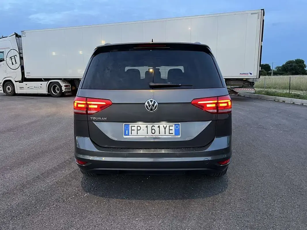 Usata VW Touran Executive 116 CV (85 kW) 2018 Grigio Monovolume