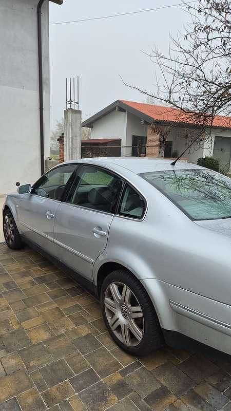 Usata VW Passat Highline 150 CV (110 kW) 2001 Grigio Berlina